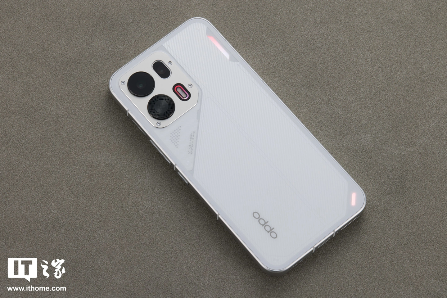 当机能风遇上轻薄手感：OPPO K15 Pro「赛博光翼」开箱图赏
