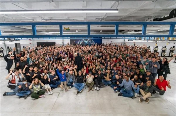 做人形机器人，不是拼人头：马斯克与王兴兴正在改写规则