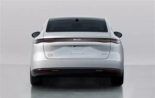 比亚迪海洋网旗舰轿车 海豹08内饰官图发布:审美高级起来了