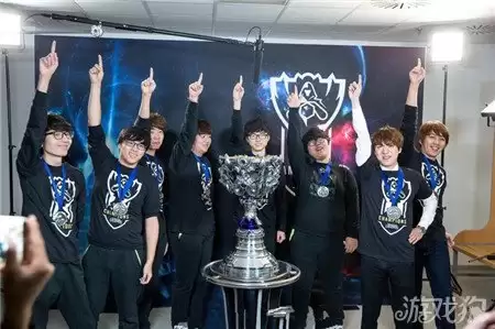 SKT S5世界赛捧杯时刻