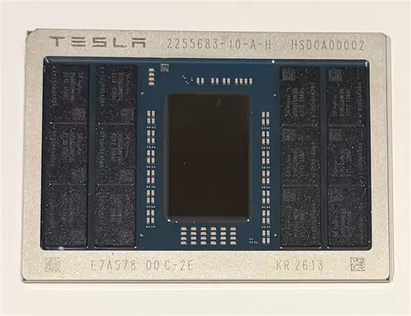 性能暴增40倍！特斯拉最新一代AI5芯片成功流片：马斯克首次公开实物照