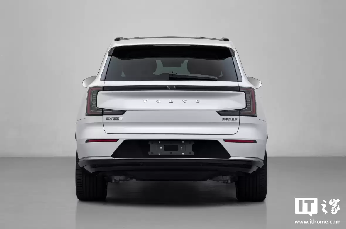 沃尔沃全新EX90纯电旗舰SUV发布：2+3+2式七座布局、双电机四驱，预售价53.99万元起