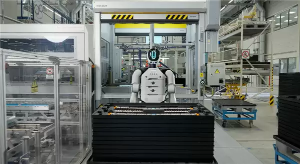 每天能干10小时 机器人将进入宝马德国工厂打工