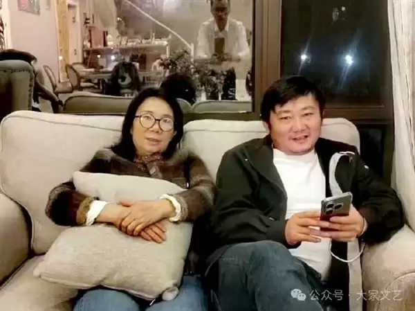 张雪和妈妈合影曝光！妈妈透露曾为儿子撞人赔付3万多
