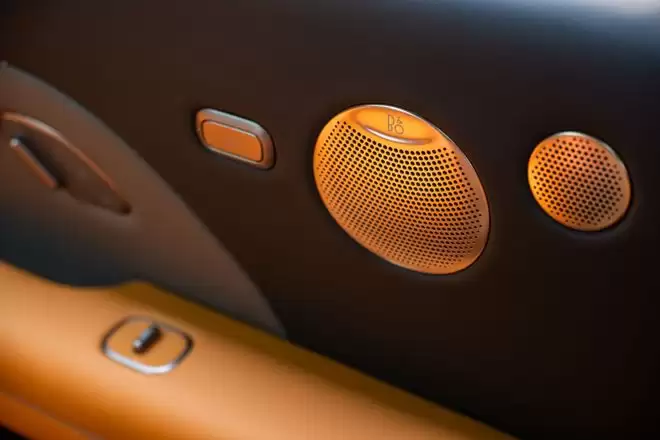 线控底盘+千问大模型 智己LS8预售XX.XX万起