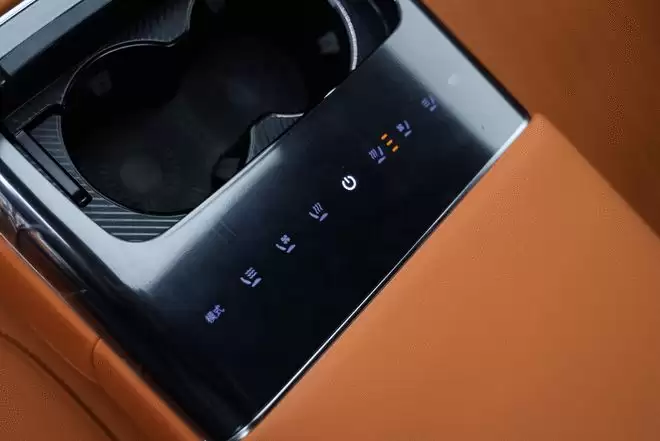 油耗2L级零百加速5.4s带四驱 吉利星耀7预售11.28万起