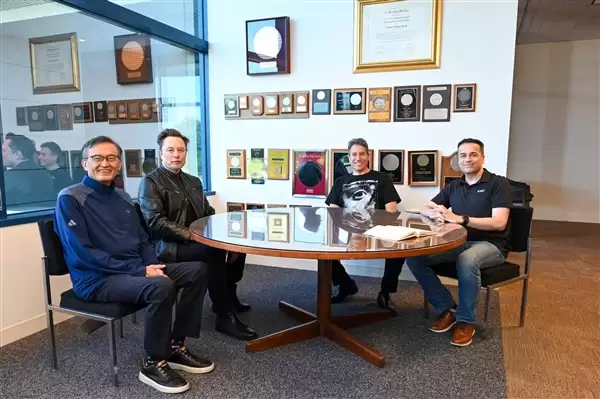 英特尔抱上大腿 股价应声上涨