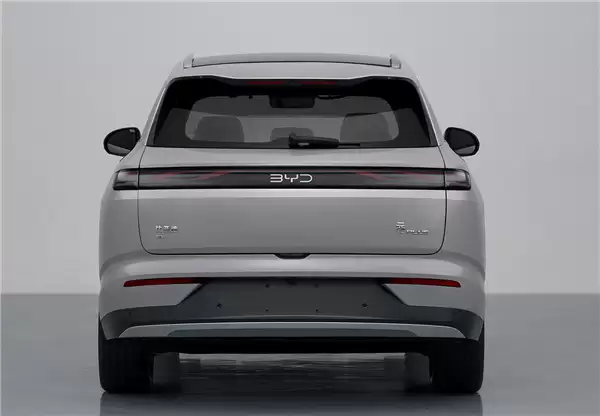 后驱平台打造 全新比亚迪元PLUS内饰官图发布：争议性设计全舍了