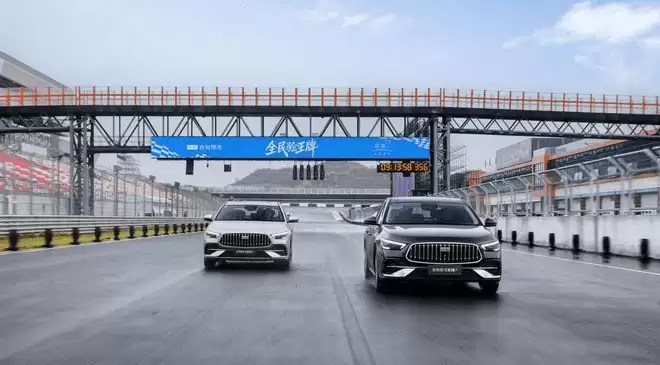 油耗2L级零百加速5.4s带四驱 吉利星耀7预售11.28万起