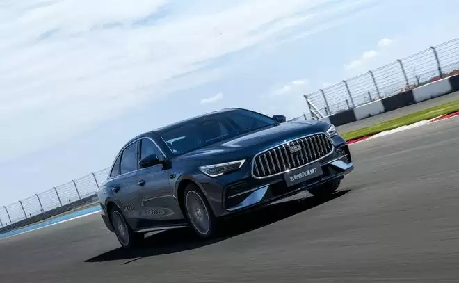 油耗2L级零百加速5.4s带四驱 吉利星耀7预售11.28万起