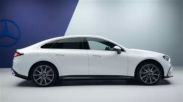 史上最运动的C级！奔驰C级纯电版全球首发：车内一块巨屏横贯前排