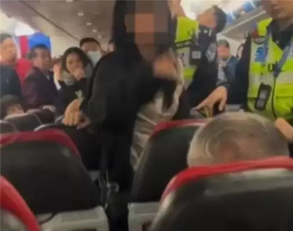 解决不了都别飞了！女子大闹机舱致航班延误：要求外航空乘必须讲中文