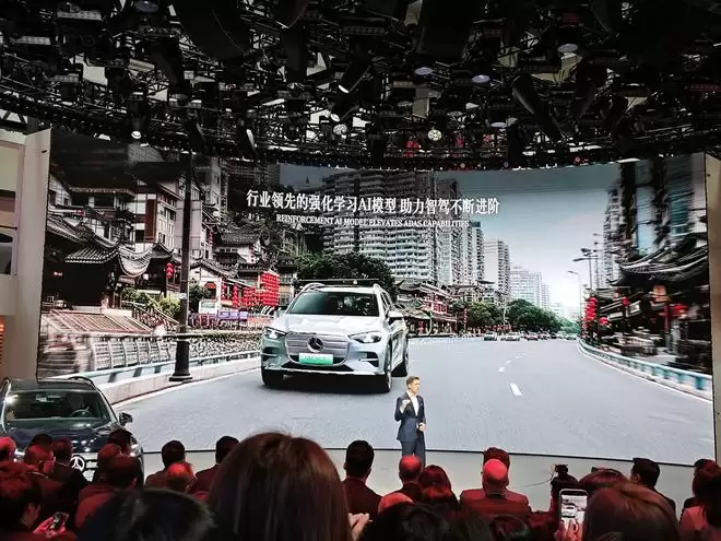 复古格栅+800V 续航超700km 全新奔驰纯电GLC亮相