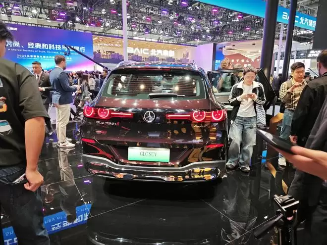 复古格栅+800V 续航超700km 全新奔驰纯电GLC亮相