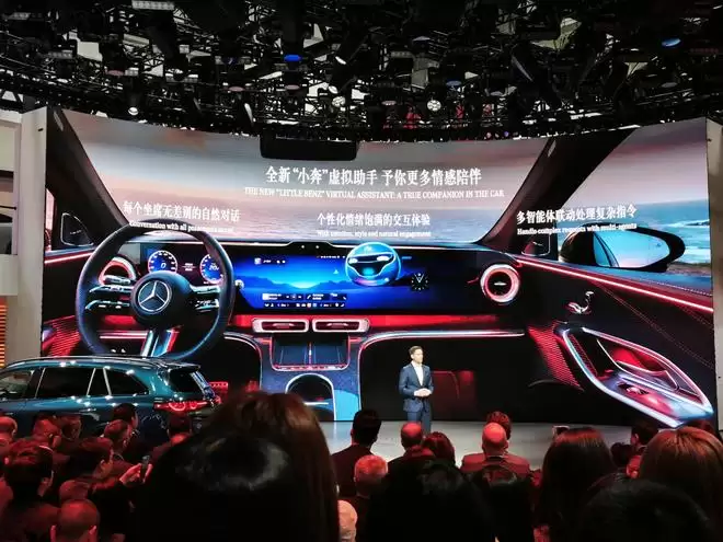 复古格栅+800V 续航超700km 全新奔驰纯电GLC亮相