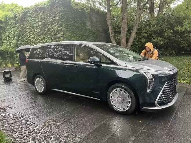 配32寸升降屏 新款别克世纪CENTURY上市53.99万起