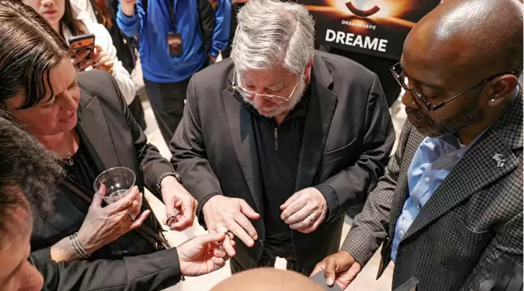 追觅AI智能戒指亮相硅谷——硬核技术引领下一代智能穿戴，一戒“戴”领生活新方式！