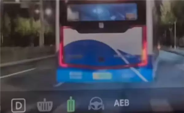 网友试驾尚界Z7误踩加速踏板差点撞公交车 AEB两次介入立大功