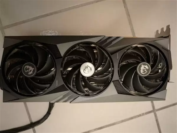 一只猫及时发现RTX 4090显卡烧毁冒烟：救了主人一命！