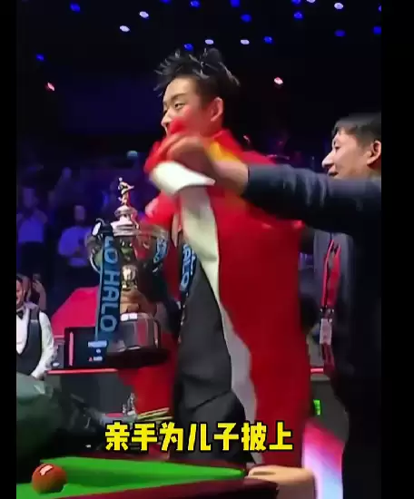首位00后斯诺克世锦赛冠军！23岁吴宜泽深情感谢父母：他们才是支撑自己走到今天的底气