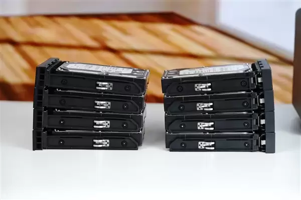 8盘位大肚能容！雷孜LaCie 8big Pro5 64TB外置硬盘图赏