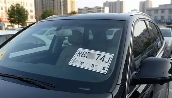 5分钟连闯三个红灯 还差点撞人！司机：以为临牌不会被拍