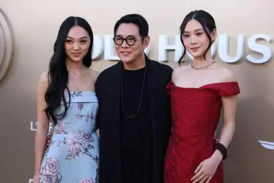 李连杰携女儿们公开亮相!满脸皱纹 面相大变