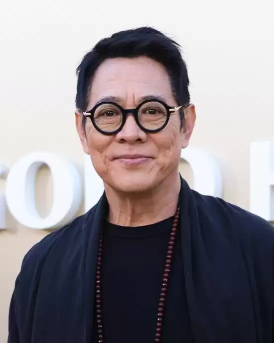 李连杰携女儿们公开亮相!满脸皱纹 面相大变