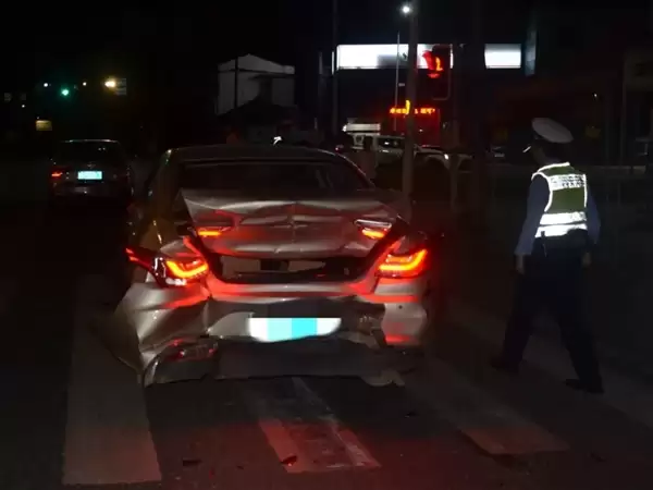 不是一家人不进一家门！酒驾丈夫追尾醉驾妻子：双双被罚
