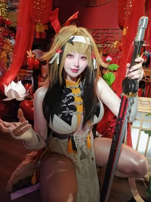 韩援大姐姐Cos美图欣赏 身材有料非常诱人