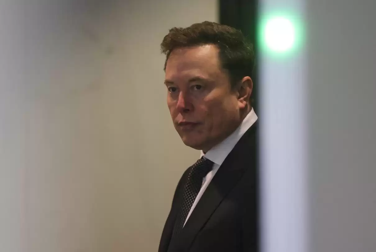 下载量大跌六成、SpaceX向对手出租算力 马斯克的AI要掉队？