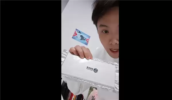 追觅造车绝非空谈！俞浩晒自家固态电池 一块让续航突破1500公里：穿刺不起火爆炸