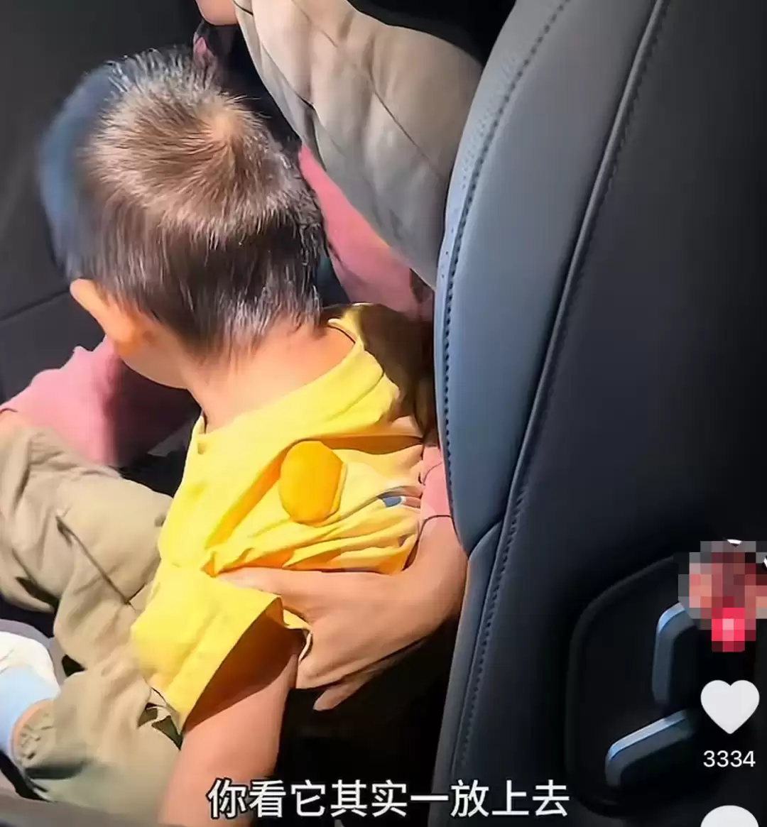 拿自己孩子做防夹测试，这届车主太癫了
