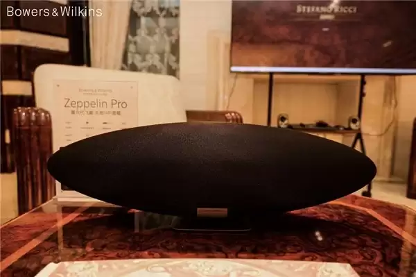 宝华韦健联袂保时捷与 STEFANO RICCI,Px8 S2 新色跨界亮相,共启高端声学品鉴夜