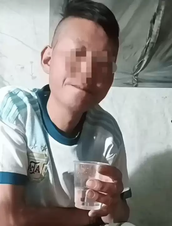 日饮3瓶白酒网红离世！喝到手抖 出现幻觉哭喊爹娘
