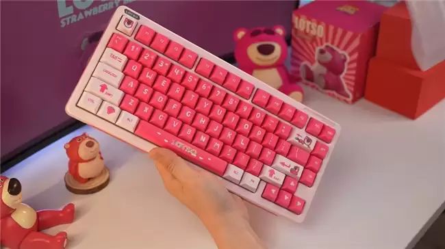 iLovbee B75迪士尼草莓熊联名机械键盘萌趣治愈登场