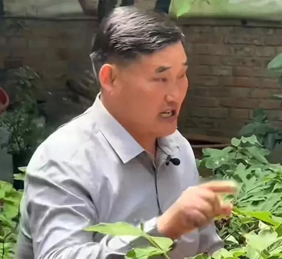 大衣哥回应翻红不涨价：我被邀演出就是因为性价比高