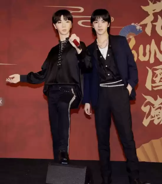华晨宇蜡像入驻香港杜莎夫人蜡像馆:丑得很清晰