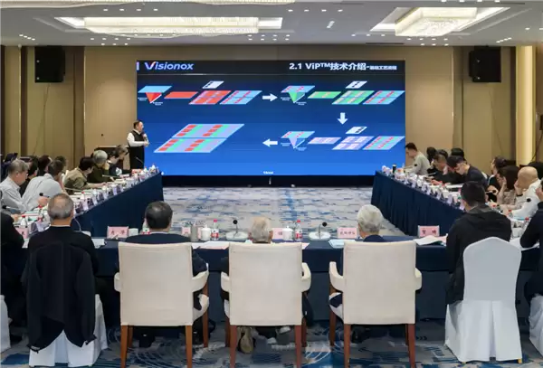 当屏幕开始“感同身受”:维信诺给出新三十年的破局之道
