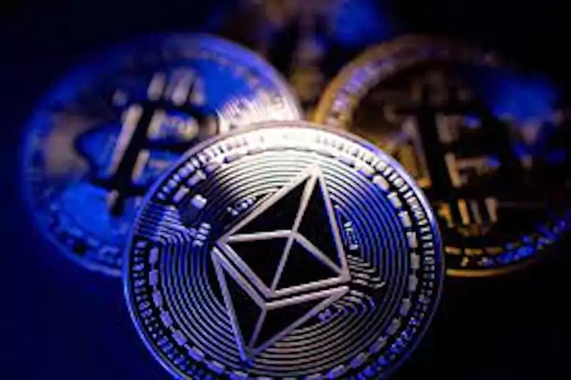 比特币跌破 11 万美元，以太坊跌幅达 5–8% - php中文网