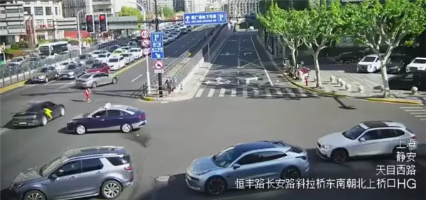 别把智驾当代驾!男子隔夜酒后用辅助驾驶开车 结果驾驶证废了