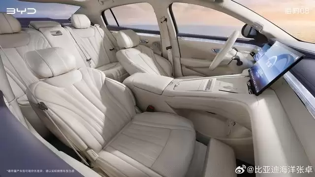比亚迪海豹08琉光银亮相:旗舰高定车色,百万豪车同款巴斯夫清漆