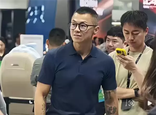 曾经的汽车圈顶流博主 陈震参加北京车展被偶遇