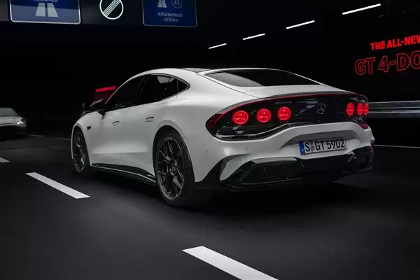 首搭三台轴向磁通电机 全新梅赛德斯-AMG GT纯电四门跑车首秀