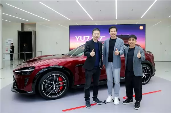 YU7 GT今晚发布！雷军晒合照：小米元老黎万强、洪锋现场助阵