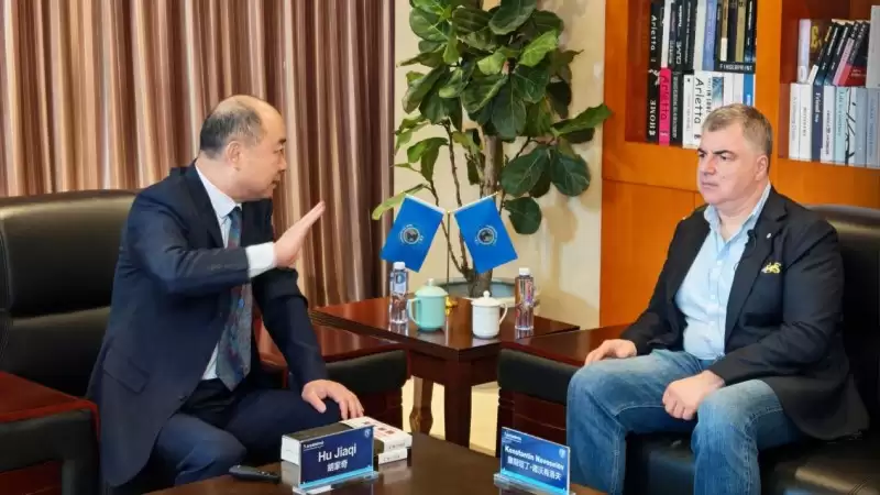 胡家奇理事长与康斯坦丁·诺沃肖洛夫教授会晤