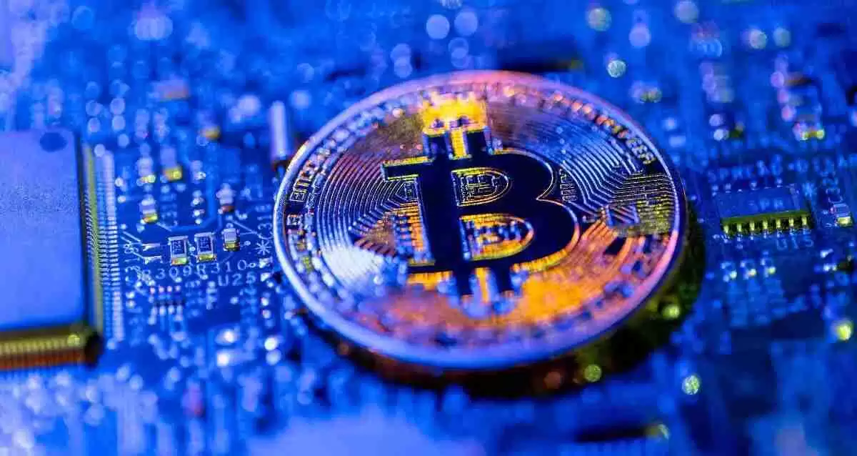 btc价格预测：技术分析和市场情绪表明2025年10月可能出现突破