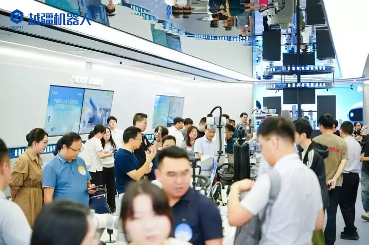 十年出货超10万台，越疆以全栈自研与数据闭环布局具身智能