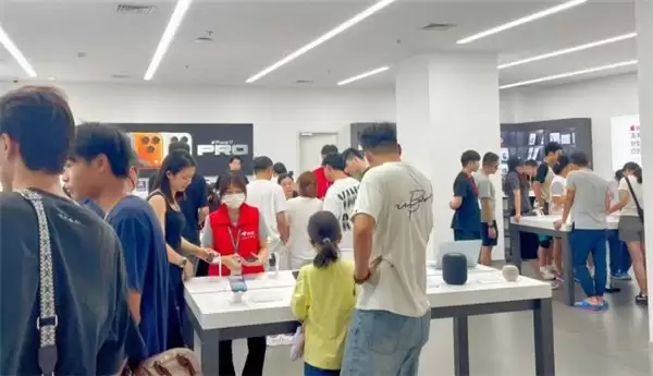 iPhone 17降价！京东之家人气爆棚 果粉加1分钱还享专业贴膜