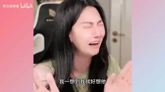 痛哭赛道第一人!初代电竞女神小苍直播间当众痛哭